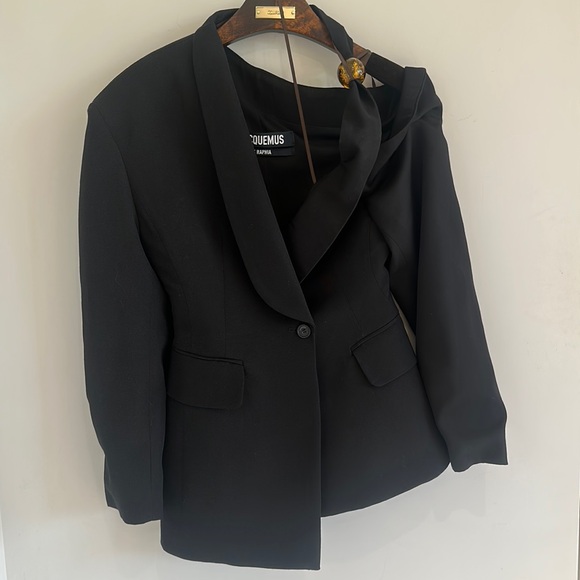 JACQUEMUS
Black Le Raphia 'La Veste Baska' Blazer - Picture 4 of 11